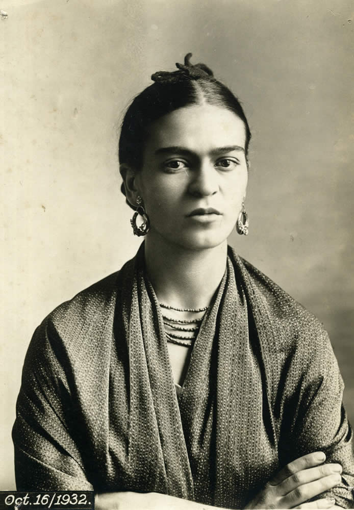 Historisches Porträt von Frida Kahlo, fotografiert 1932 von Guillermo Kahlo